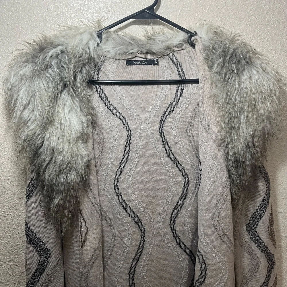 Nic + Zoe Faux Fur Collar Knit Cardigan - Winter Vibes - PP Petite - Gray/White - Picture 6 of 8